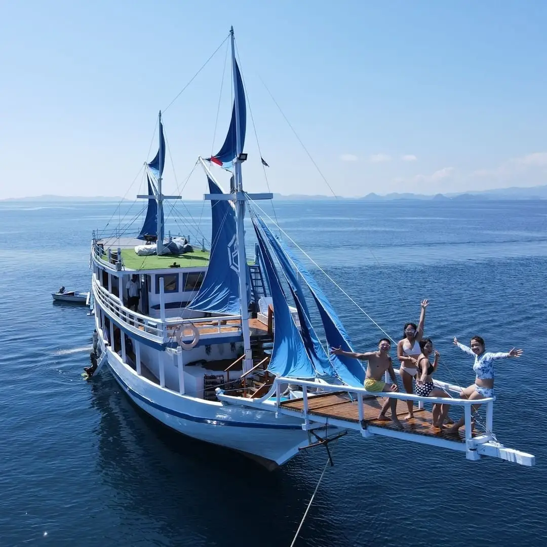 On board La Nissa