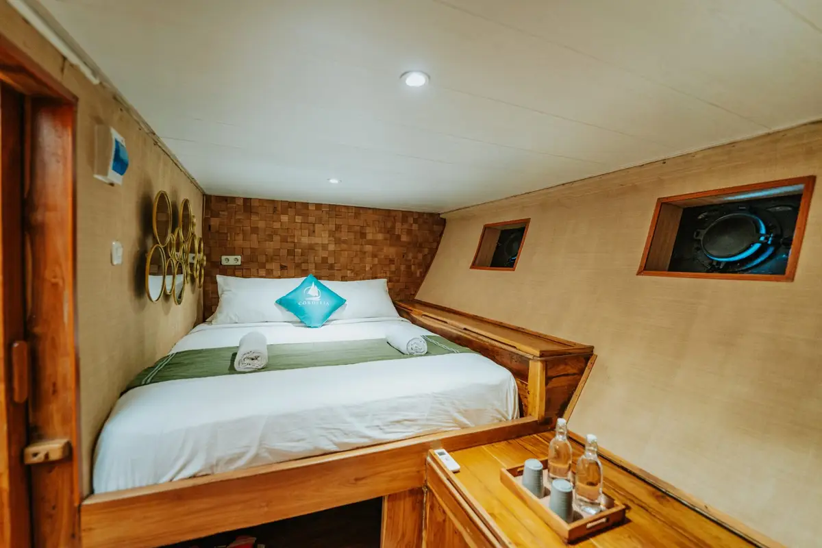 Pearl cabin on Cordelia (1 of 2)