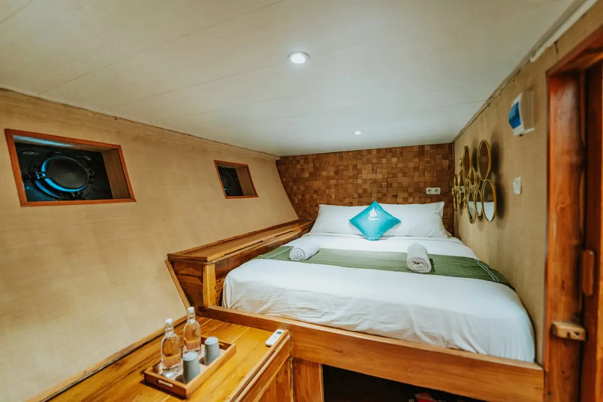 Ruby cabin on Cordelia (1 of 2)
