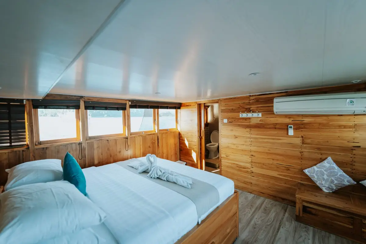 Sapphire cabin on Cordelia (2 of 2)