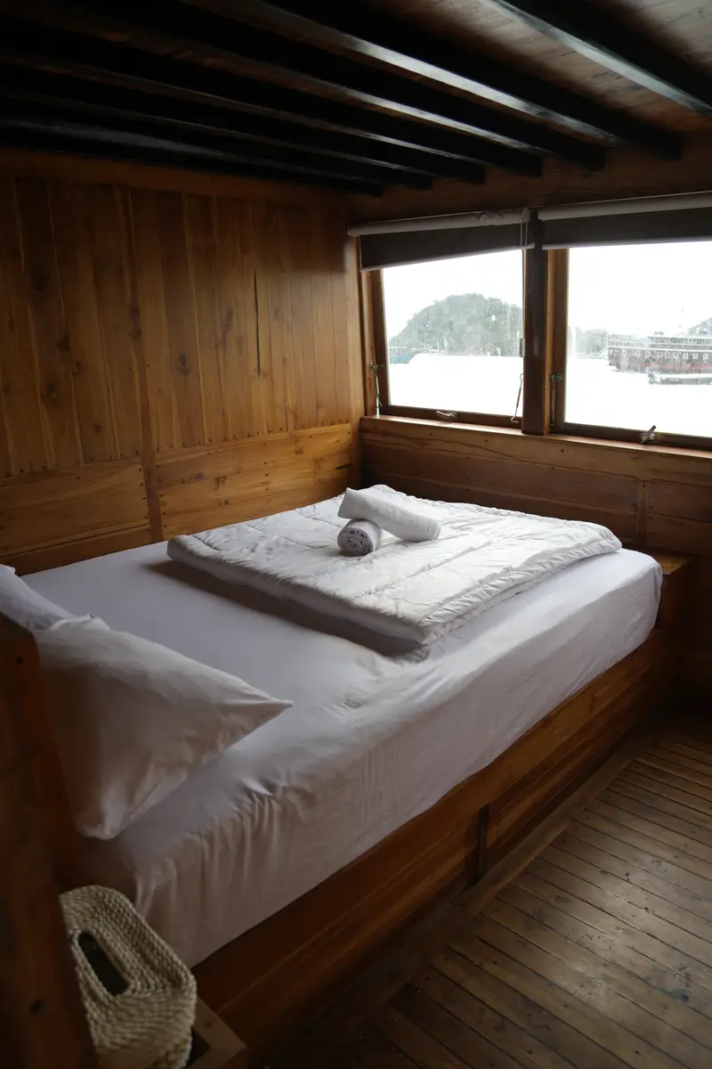 Borneo Room cabin on Fadaelo (2 of 3)