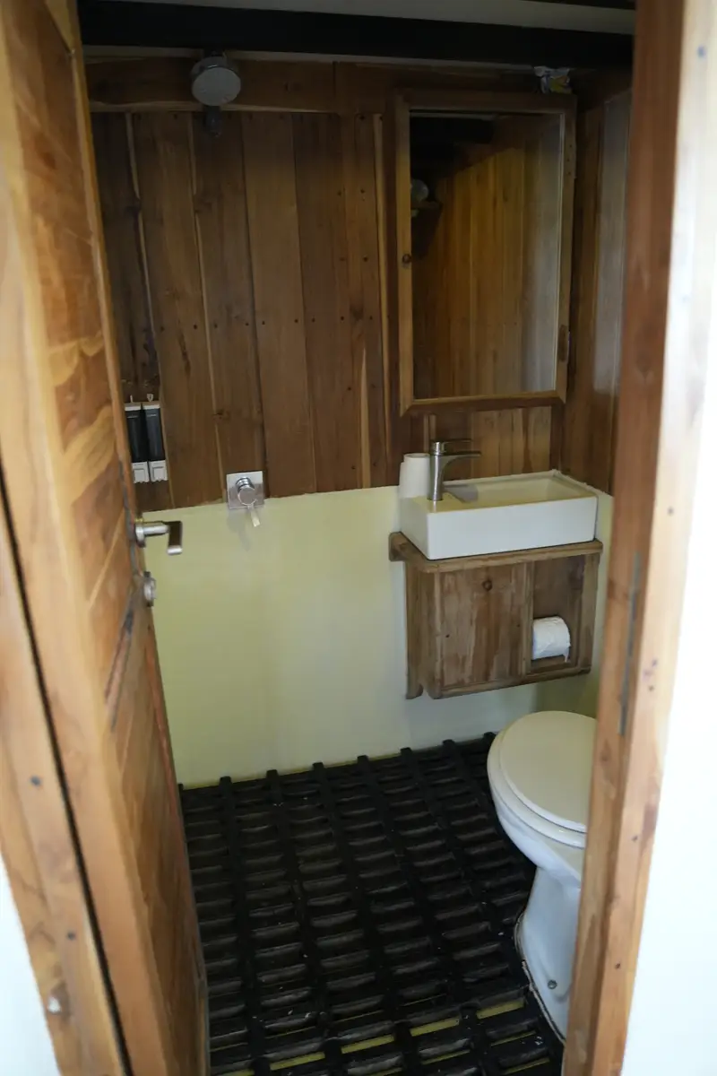 Celebes Room cabin on Fadaelo (3 of 3)