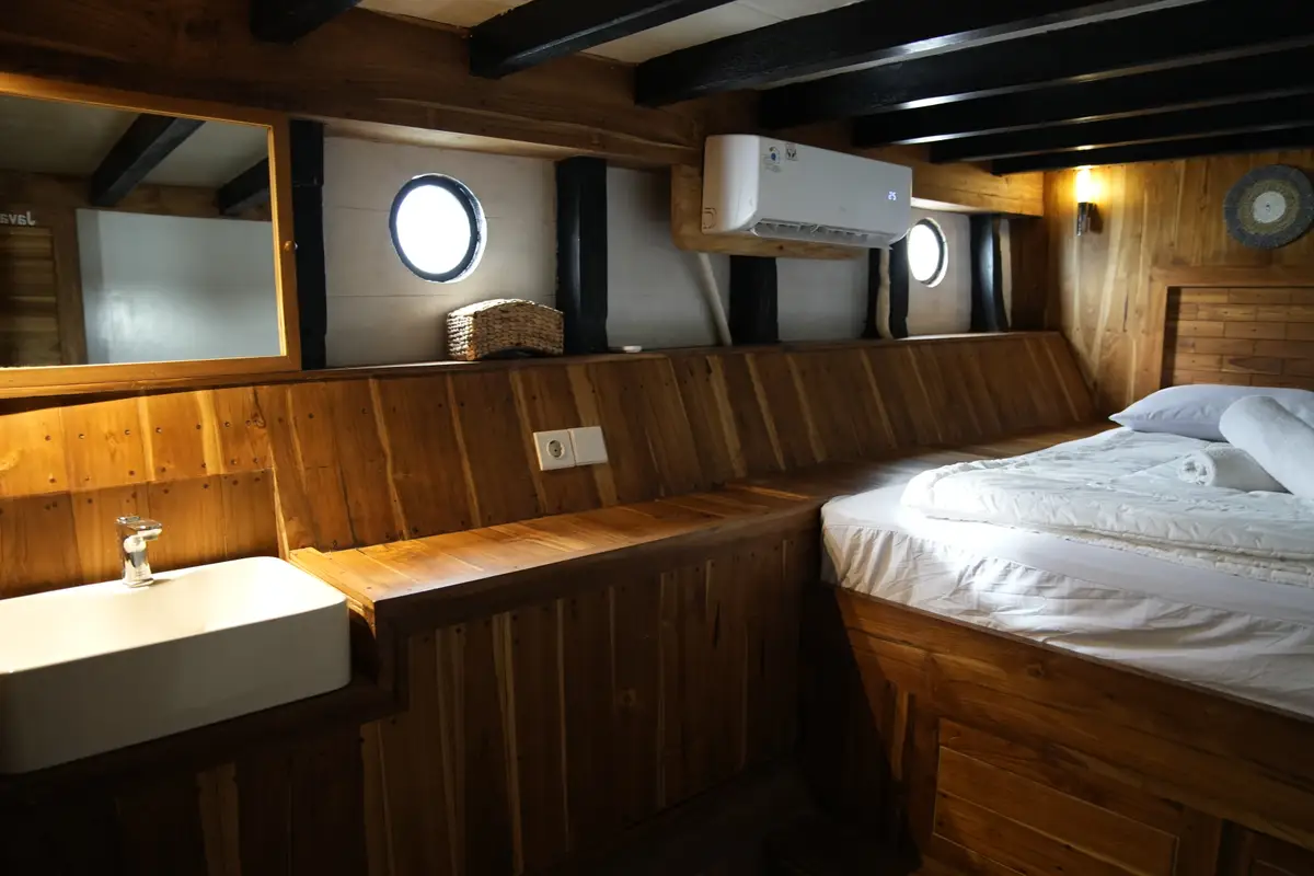Java Room 02 cabin on Fadaelo (2 of 3)