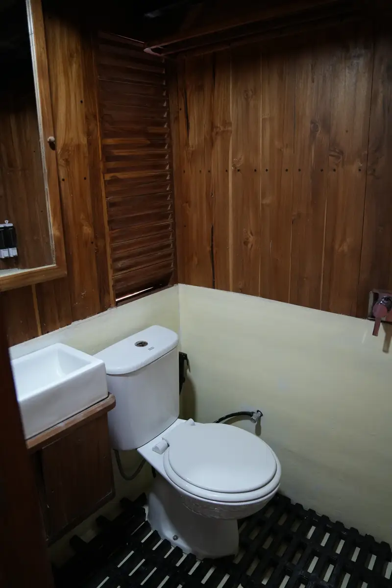 Sumatra Room cabin on Fadaelo (2 of 3)