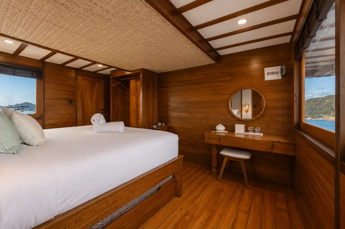 Junior Suite cabin on Kai Voyage (2 of 2)