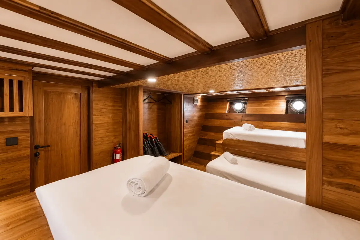 Quad Deluxe cabin on Kai Voyage (2 of 2)