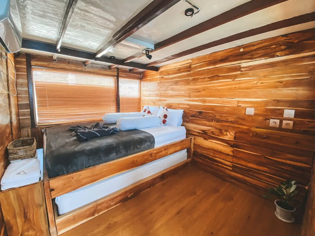 Coral cabin on Papiton Duwa