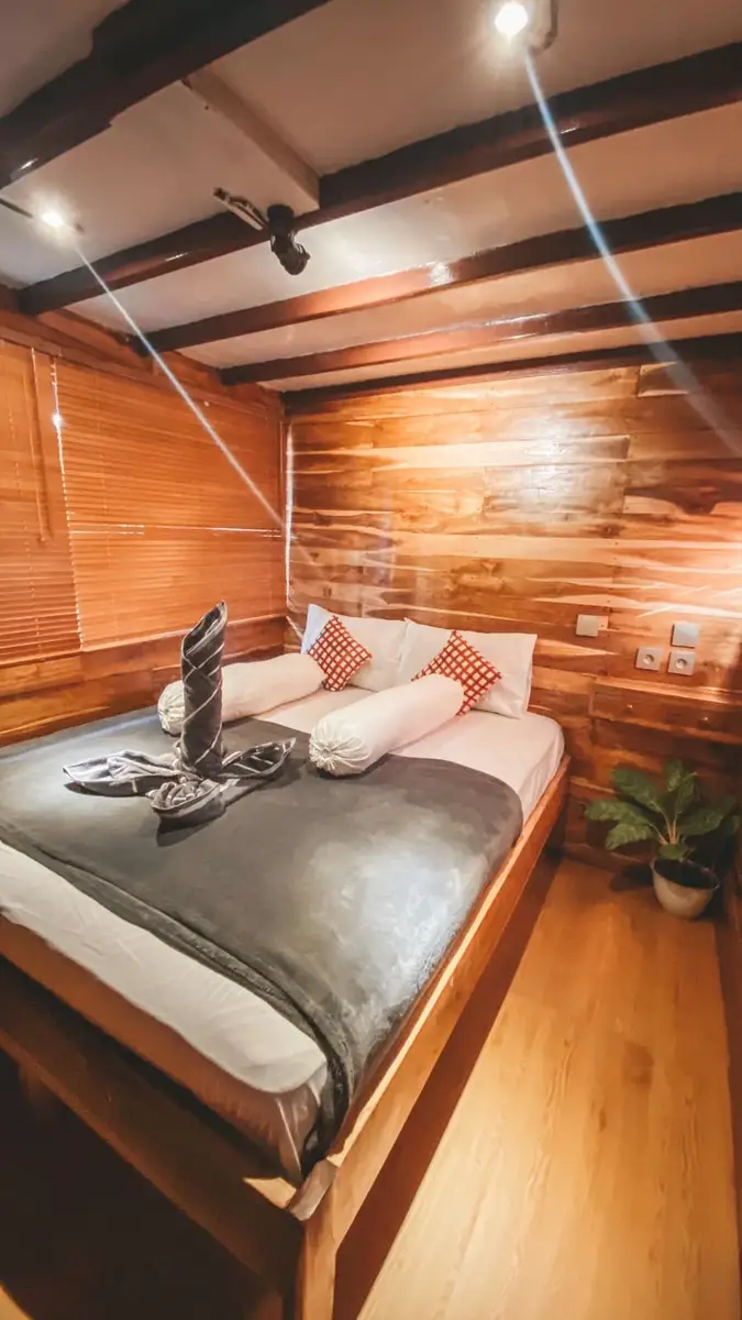 Flounder cabin on Papiton Duwa (1 of 2)